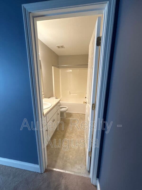 Augusta House: 2078 Reserve Lane
