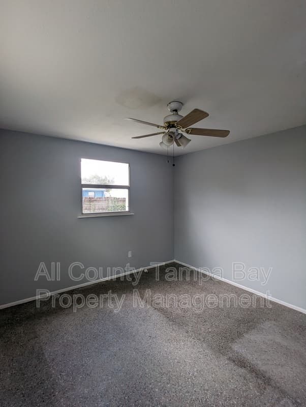 Tampa House: 6021 W Hanna