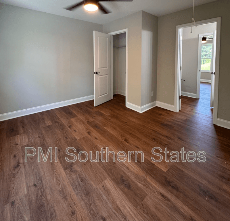Greenville House: 711 Rockcliff St