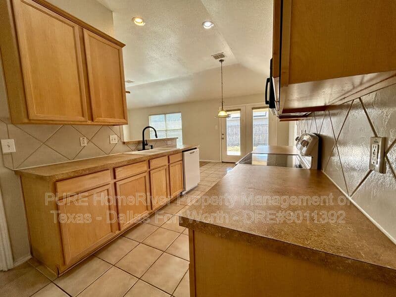 Fort Worth House: 321 Fossil Bridge Drive