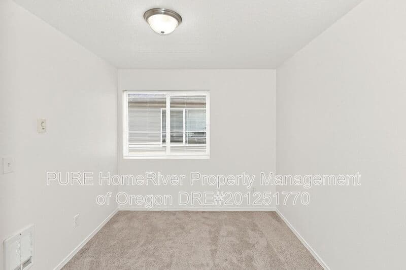Portland House: 141 NE 147th Ave
