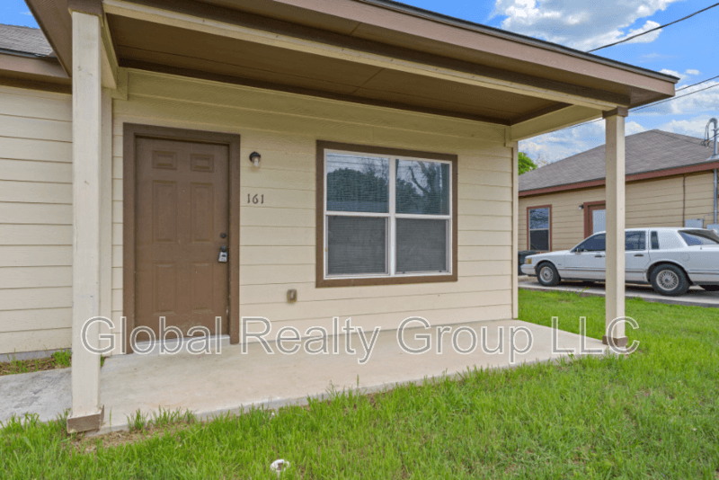 New Braunfels House: 161 S Krueger Ave