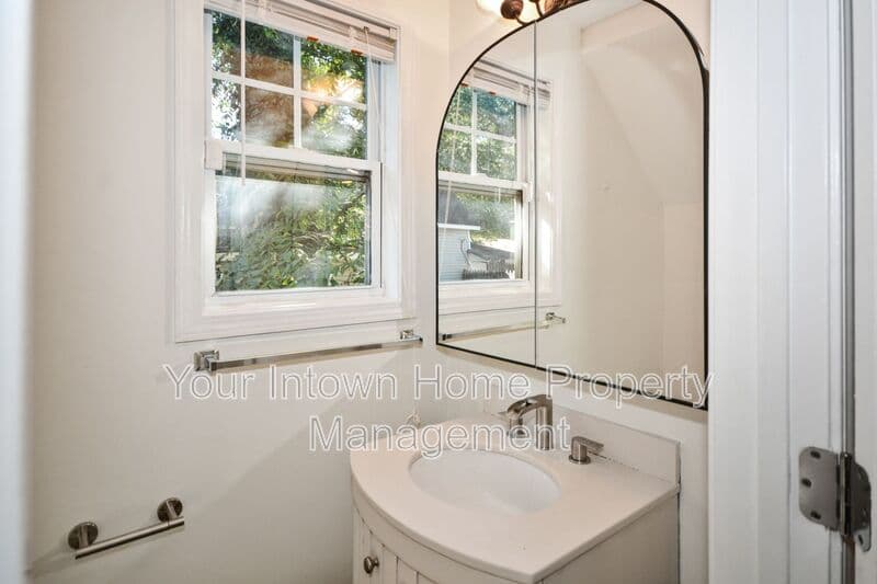 Atlanta House: 69 Haygood Ave SE