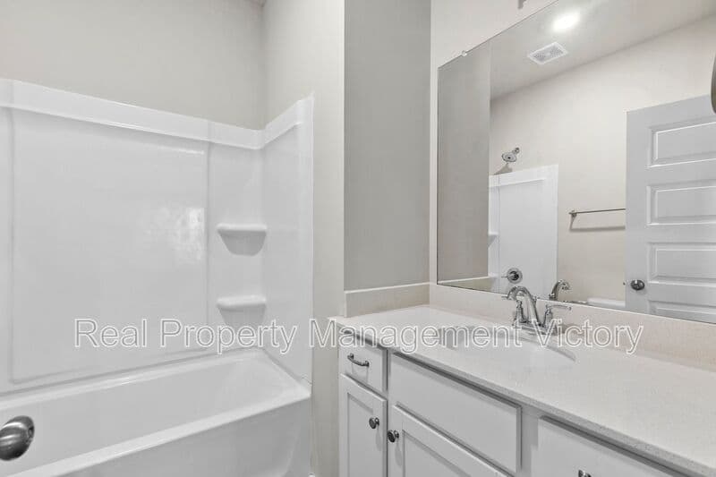 Clanton House: 275 Avalon Way