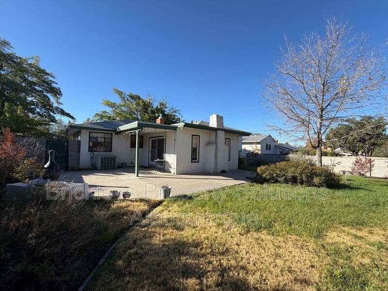 Albuquerque House: 7121 Edwina Ave NE