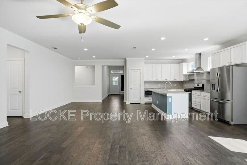 Fort Worth House: 2809 W Bewick St