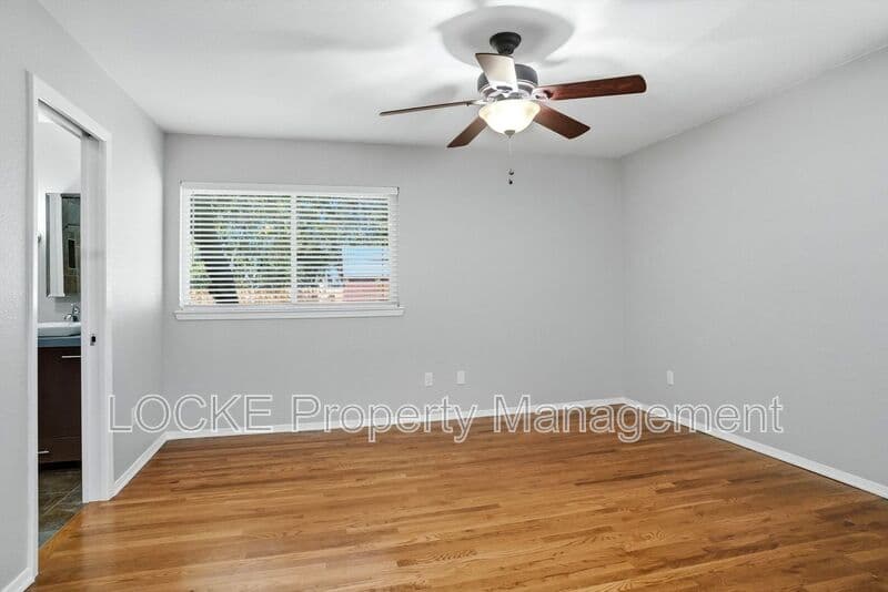 Benbrook House: 1004 Usher St