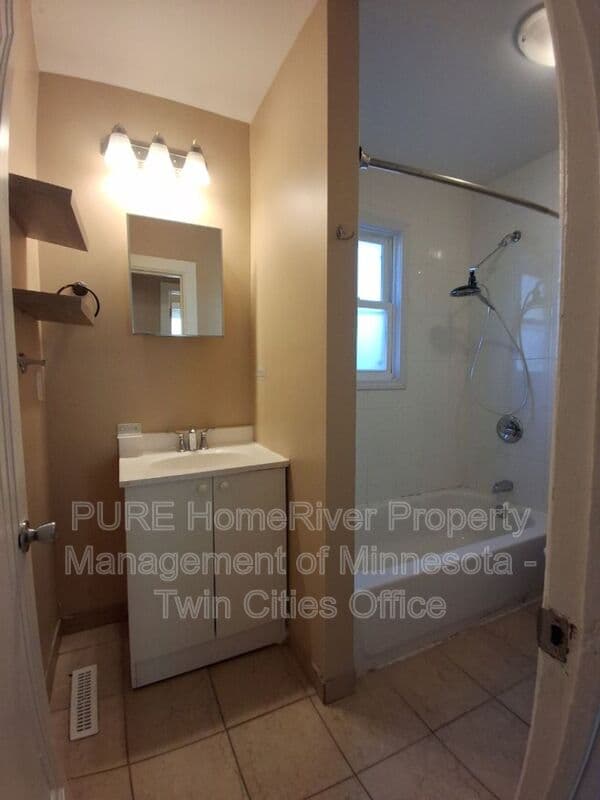 Saint Paul Condo: 987 Churchill Street #1