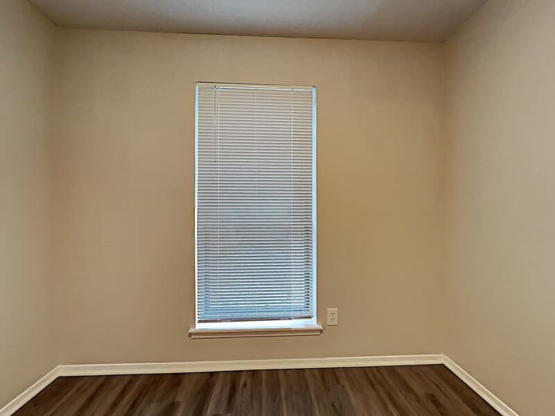 Conroe House: 1321 N 7th St