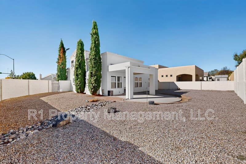 Rio Rancho House: 233 Nicklaus Drive Southeast