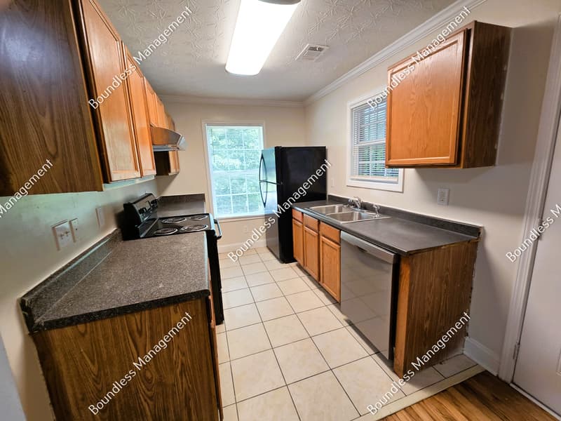 Atlanta House: 1687 Thoms Dr NW