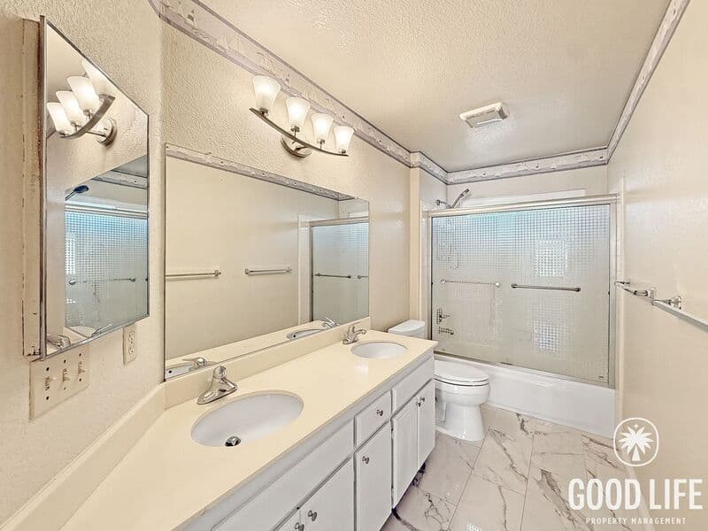 Escondido House: 1900 Angeles Gln