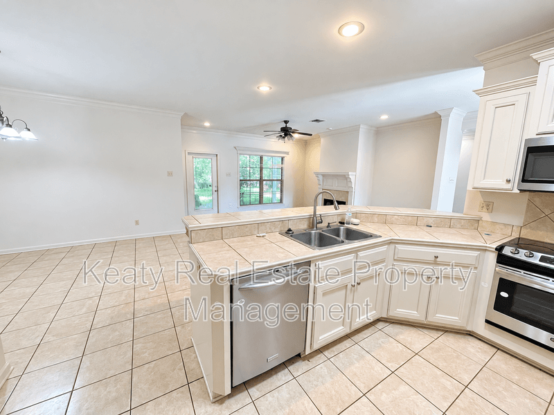 Lafayette House: 507 Lodge Drive
