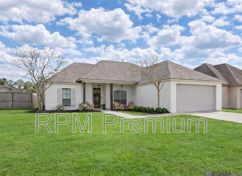 Denham Springs House: 10753 Fenway Lane