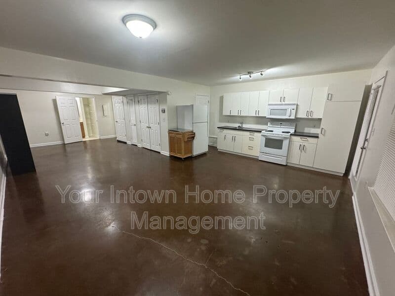 Decatur House: 105 B Dancing Fox Rd