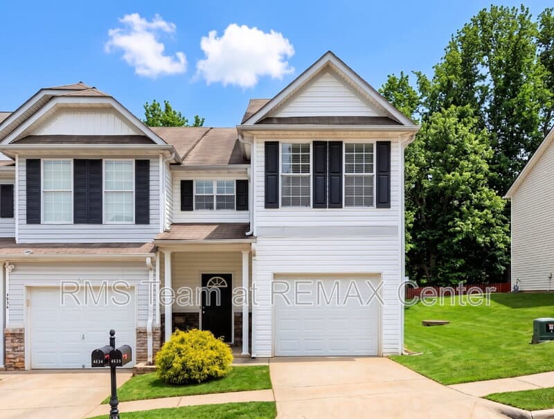 Flowery Branch Townhome: 4932 Vireo Dr