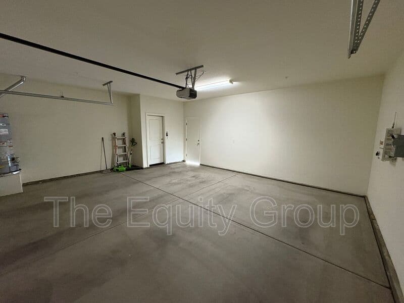 Visalia House: 3208 North Rova Ct