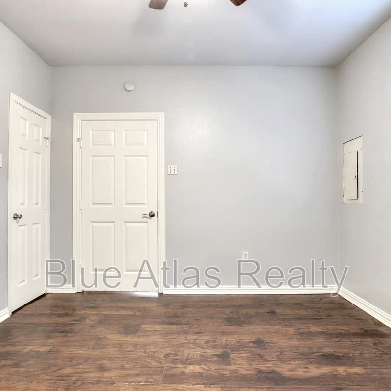 Fort Worth House: 2937 South Adams Street - 1