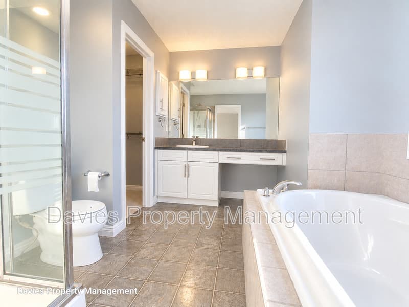 Edmonton House: 1020 118A Street SW