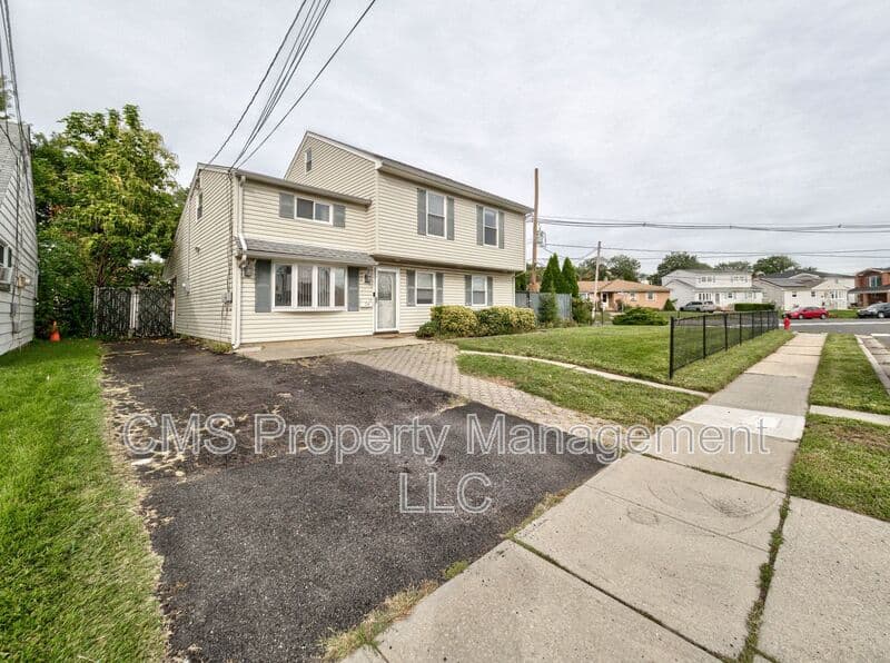 Carteret House: 74 Markowitz St