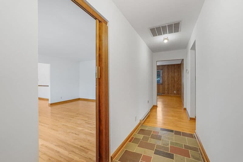 Spotsylvania House: 10003 Courthouse Rd