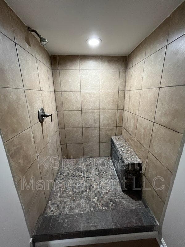 Savannah House: 1011 E 39th St