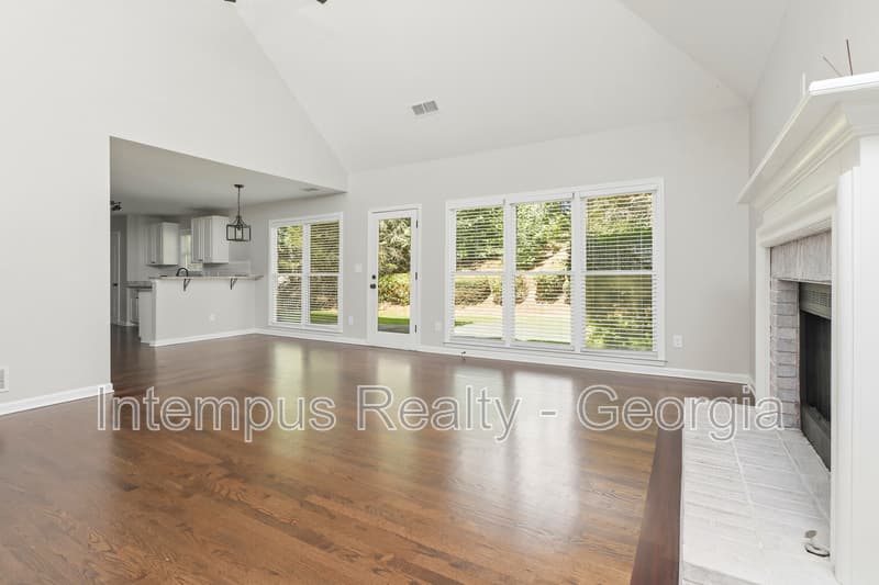 Woodstock House: 4241 Moccasin Trl