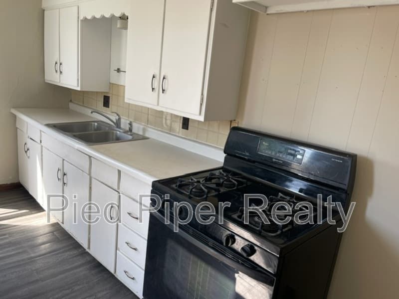 Freeport Condo: 434 1/2 S State Ave