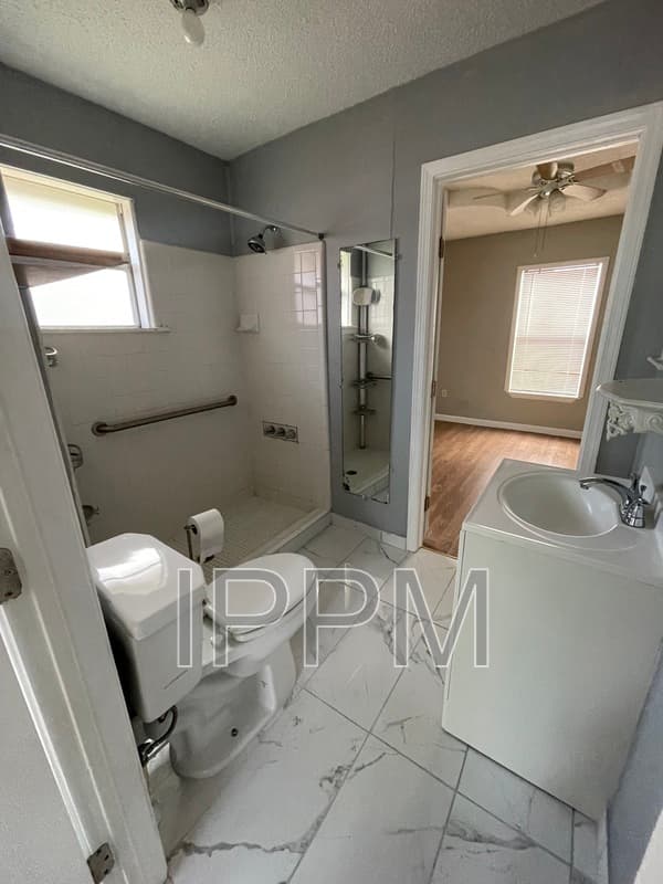 Harlingen House: 317 Oklahoma St