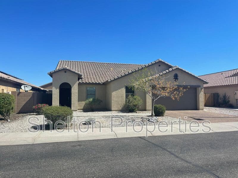 Buckeye House: 25652 W Magnolia St
