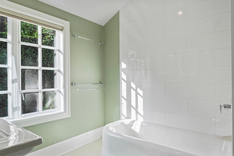 Seattle House: 1435 Newport Way
