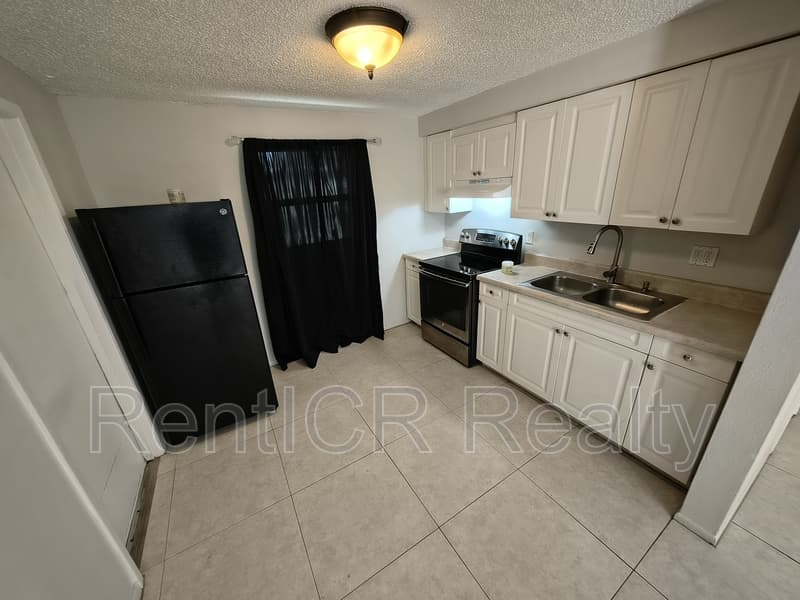 Dunedin Condo: 561 Laura Lane
