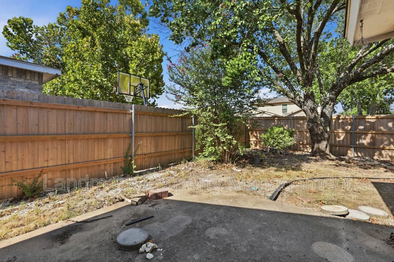 Cedar Hill House: 508 Sims Drive