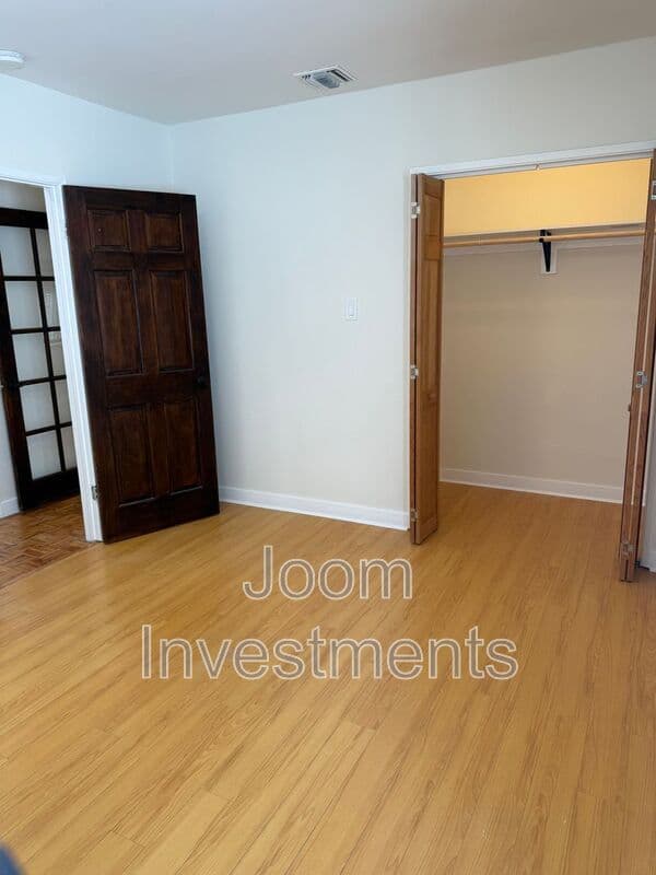 Los Angeles House: 2523 S Bentley Ave