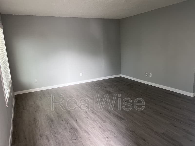 Portland Townhome: 2349 SE 135th Ave