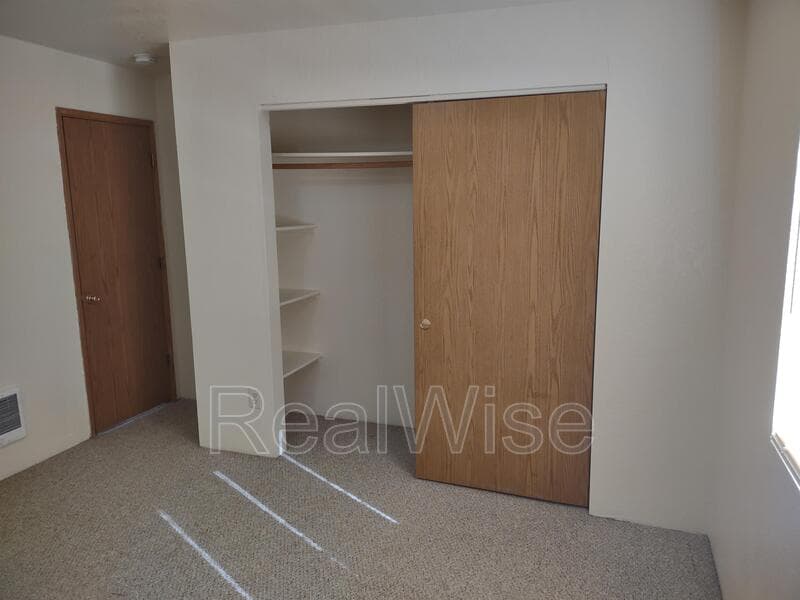 Sutherlin Condo: 120 Sunny Ln