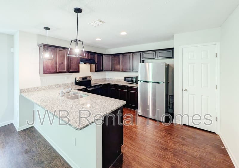 Jacksonville House: 2801 Myrtis Rd