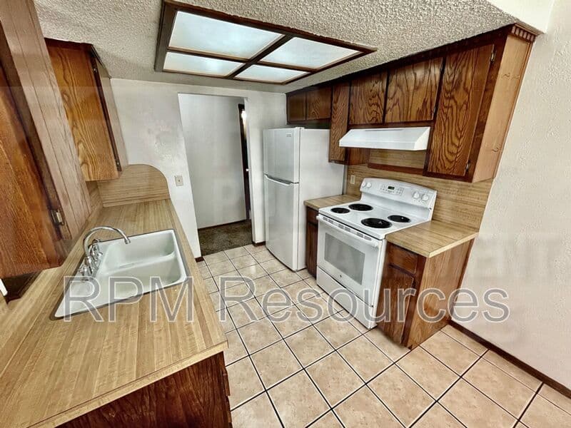 Oklahoma City Condo: 7002 Woodlake Dr