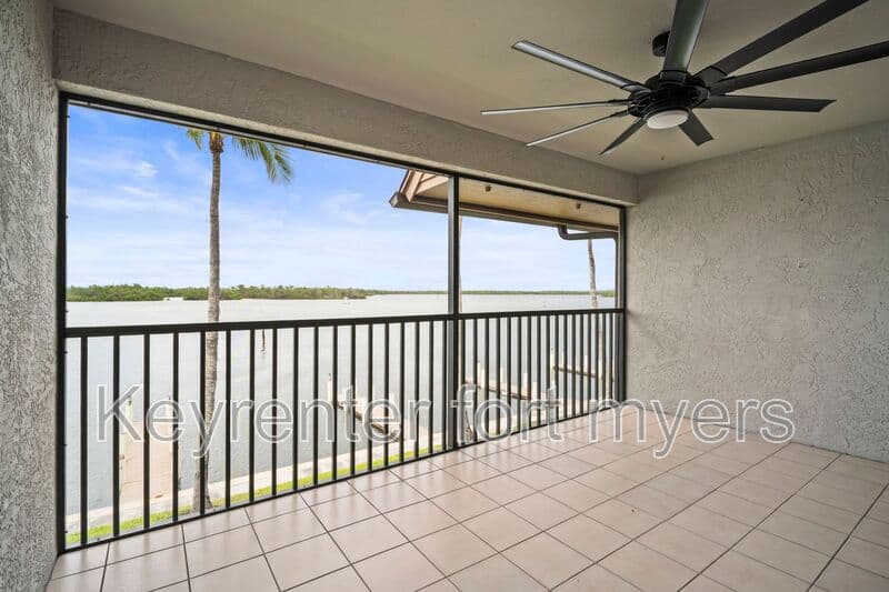 Fort Myers Beach House: 894 Buttonwood Dr