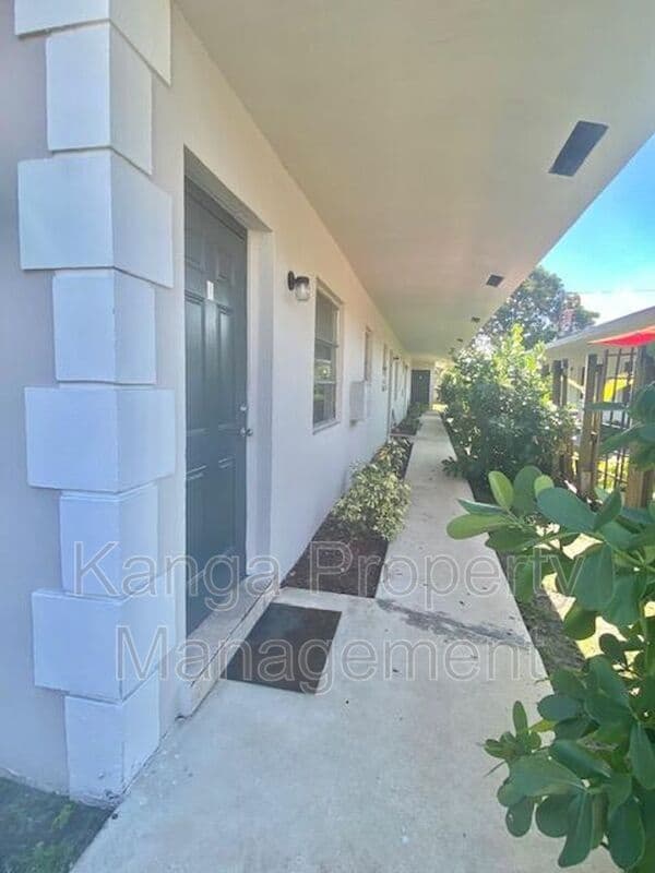 Fort Lauderdale Condo: 220 Sw 8Th St