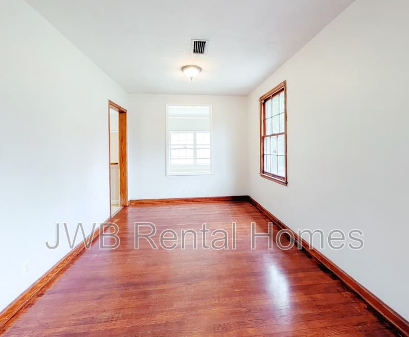 Jacksonville House: 1214 Kenmore St