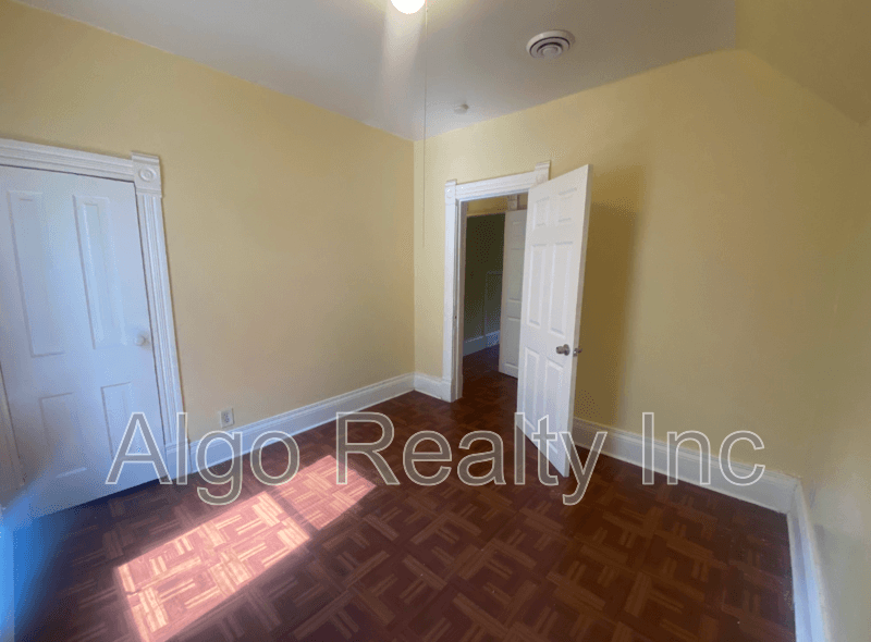 Minneapolis House: 2117 Illion Ave N