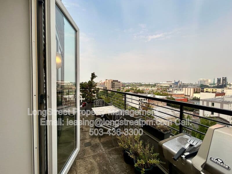 Portland Condo: 300 NW 8th Ave