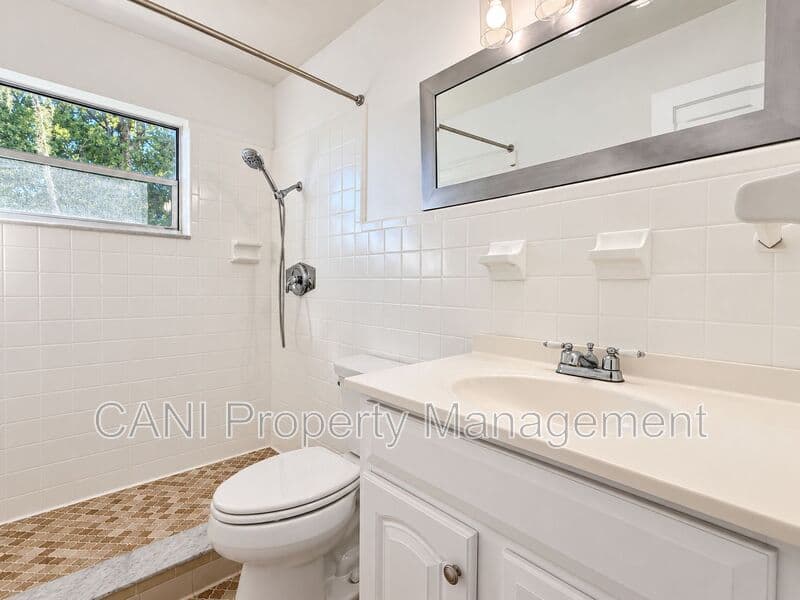 Altamonte Springs House: 450 Forest Lake Drive