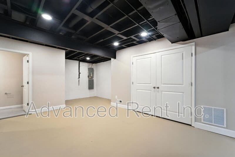 Nottingham Townhome: 1 Jack Pine Place