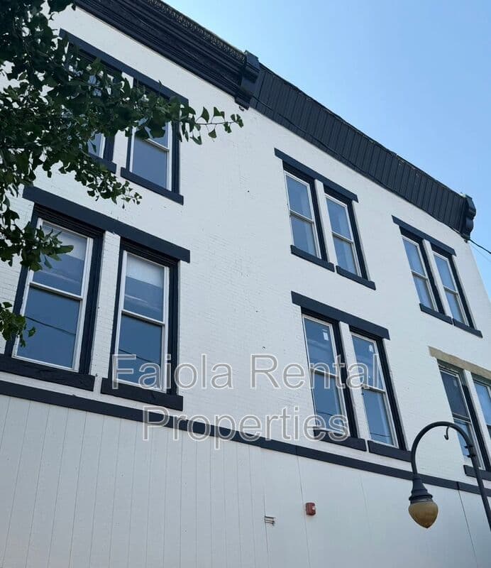 Millville House: 112 High Street