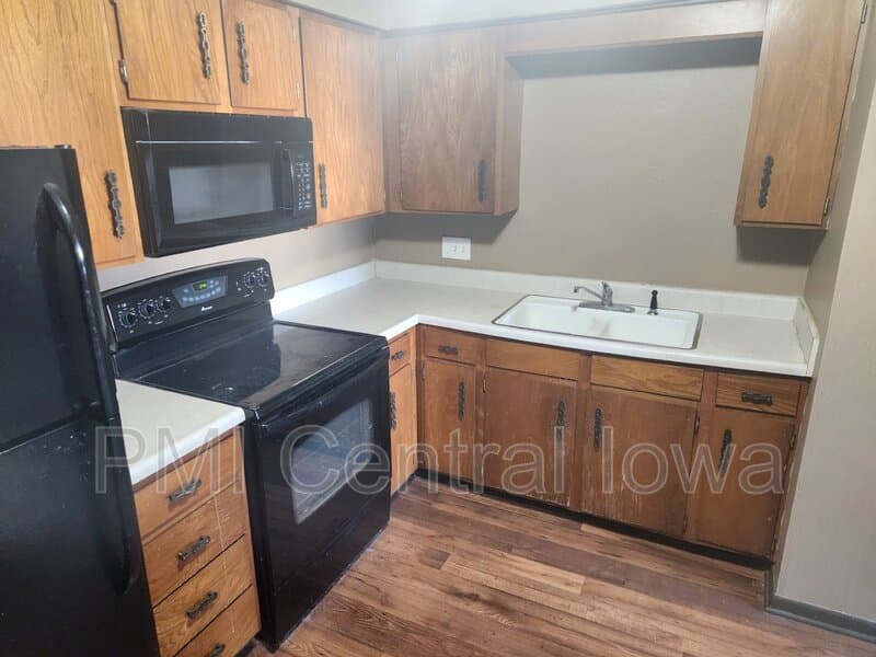 Waukee Condo: 450 Laurel St