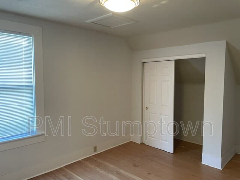 Oregon City House: 601 South McLoughlin Boulevard