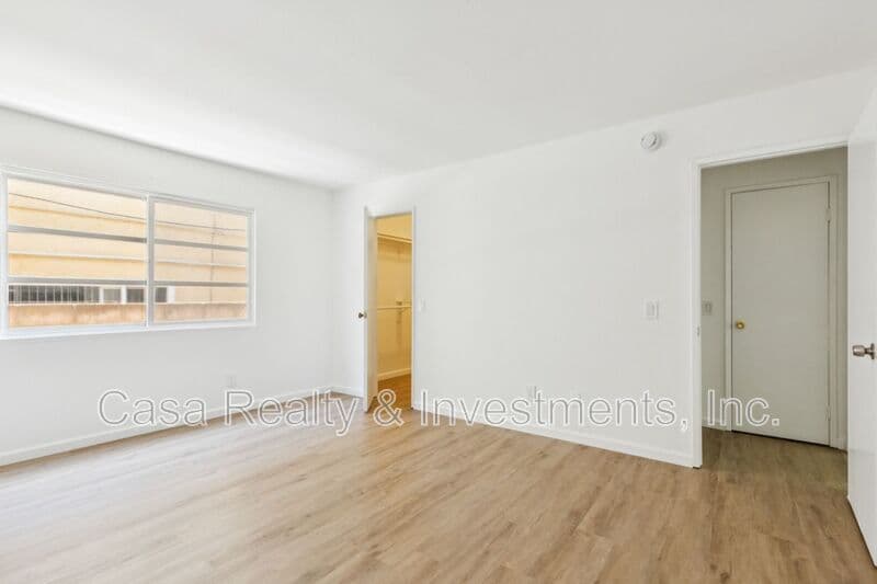 Panorama City House: 8800 Cedros Ave