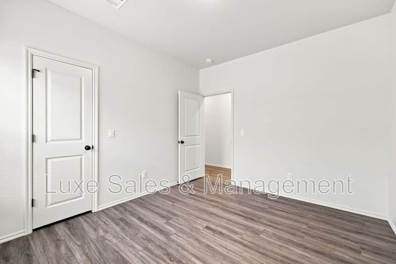Okahoma City House: 11004 Oak Hollow Drive
